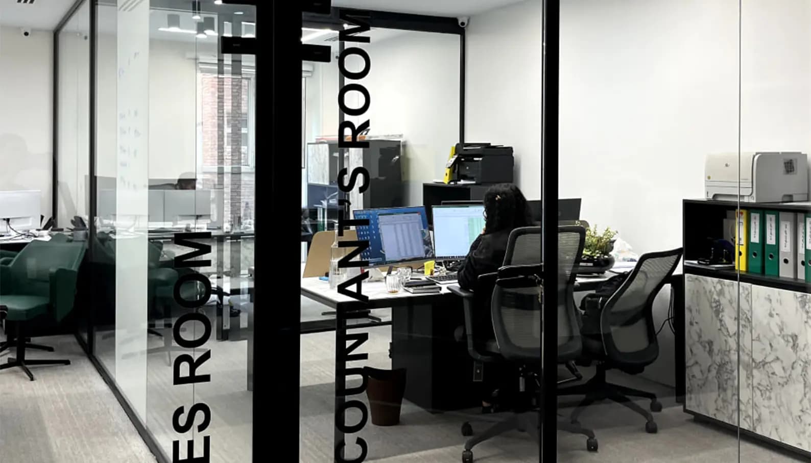 نمای بیرونی شرکت گارانتی ترسیم گران