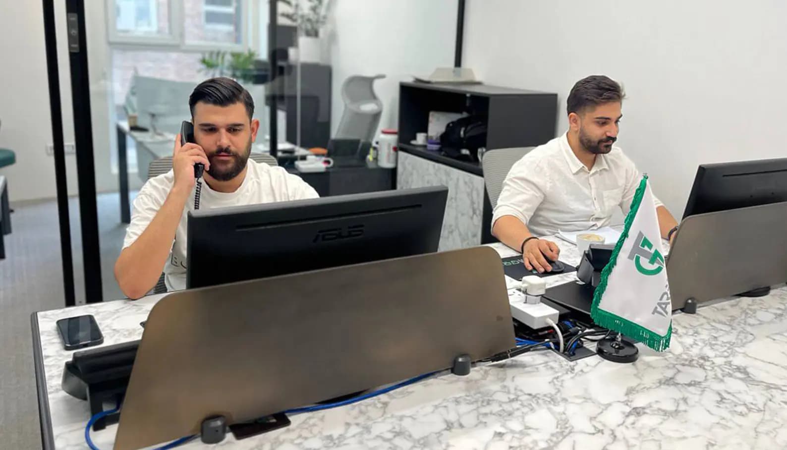 بخش کارشناسان فروش شرکت ترسیم گران